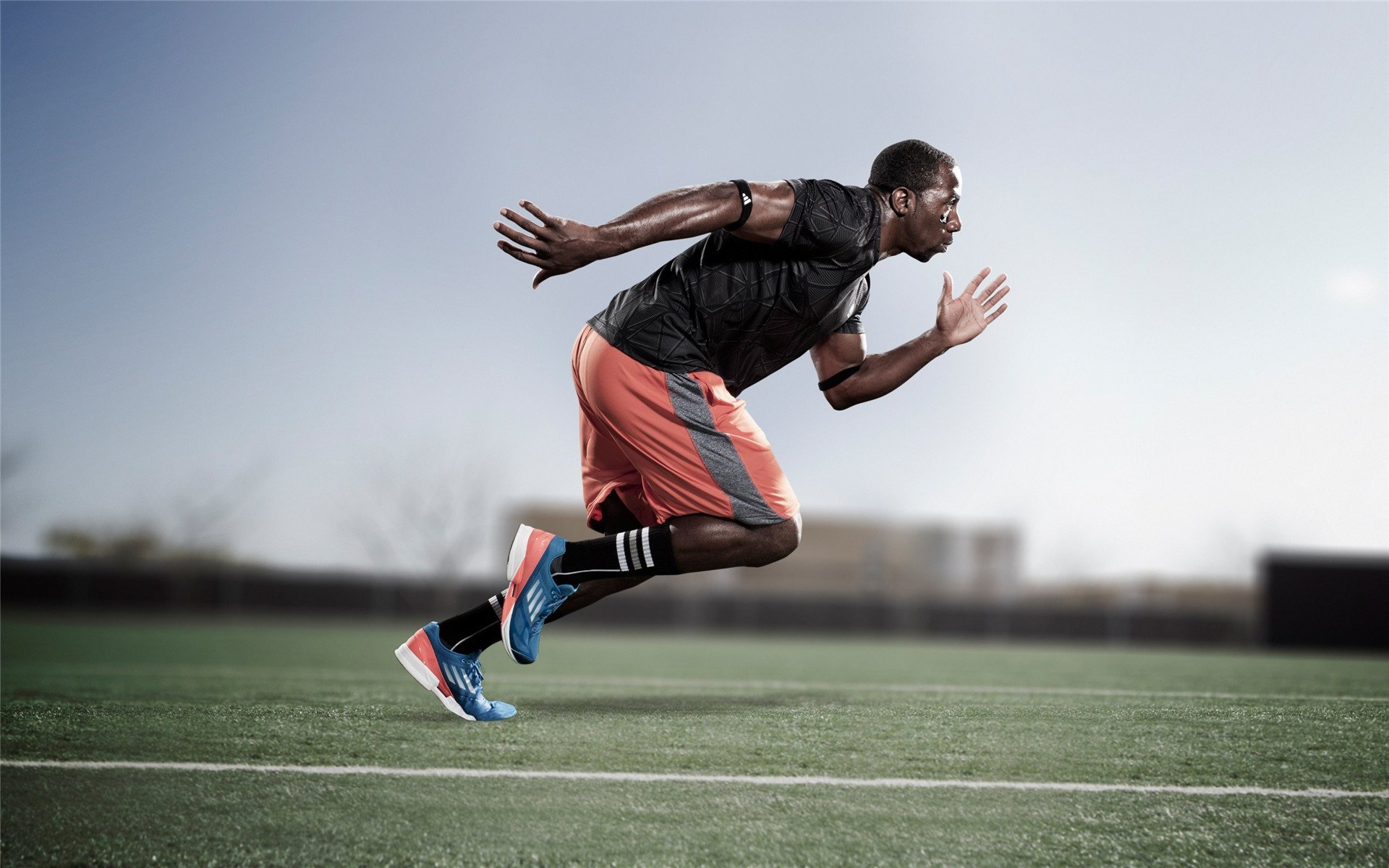 国旗足球挑战赛,弘扬爱国精神,足球场国旗