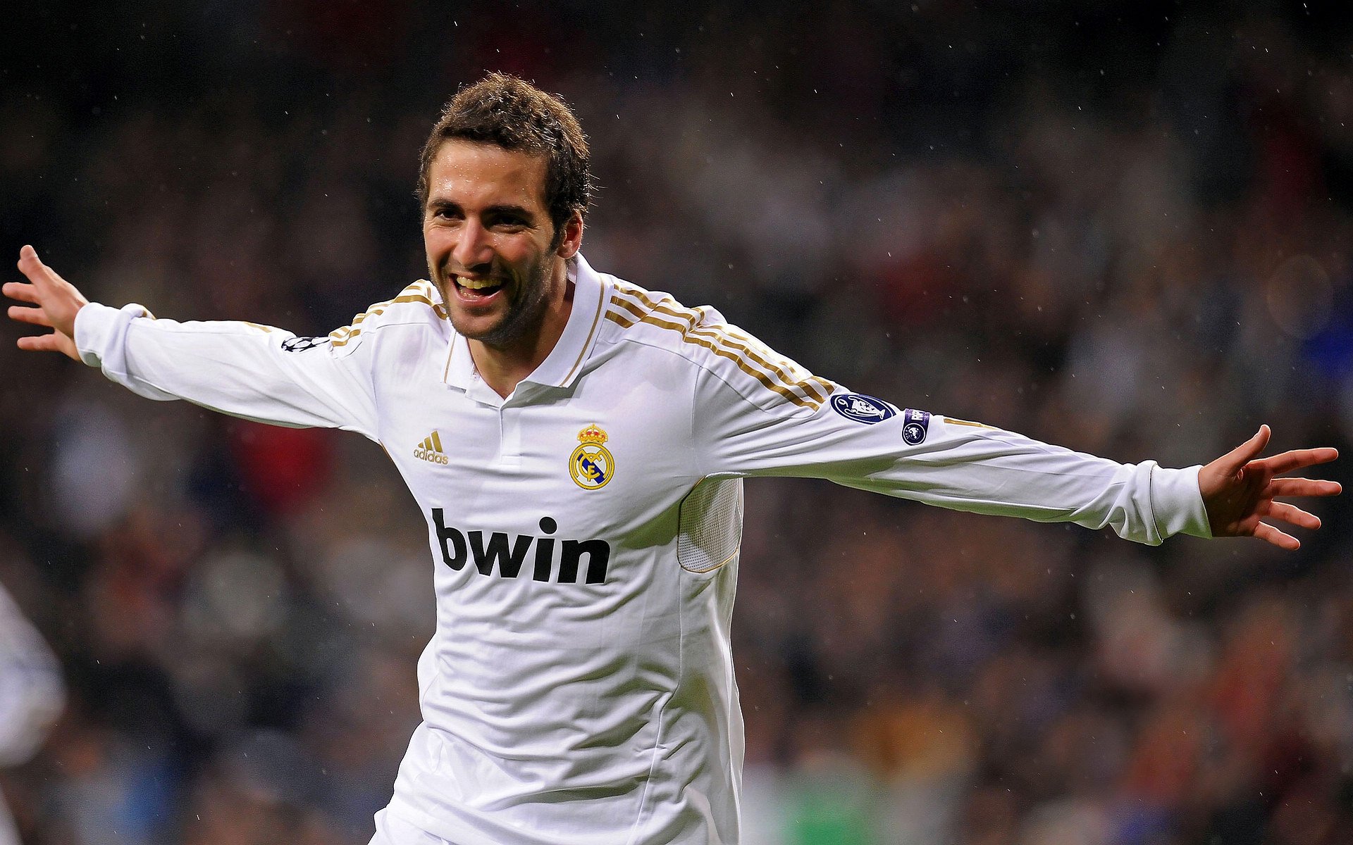 APP下载 LY Sports-“英超强强对话：豪门对决激烈上演，榜首之争白热化”，英超豪门多